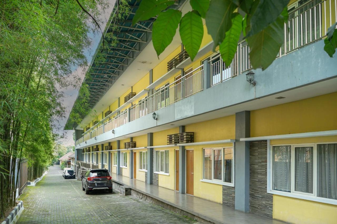 Front One Resort Indraloka Temanggung Eksteriør billede