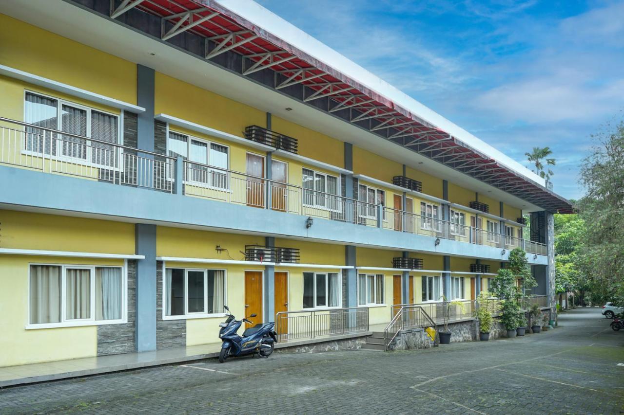 Front One Resort Indraloka Temanggung Eksteriør billede