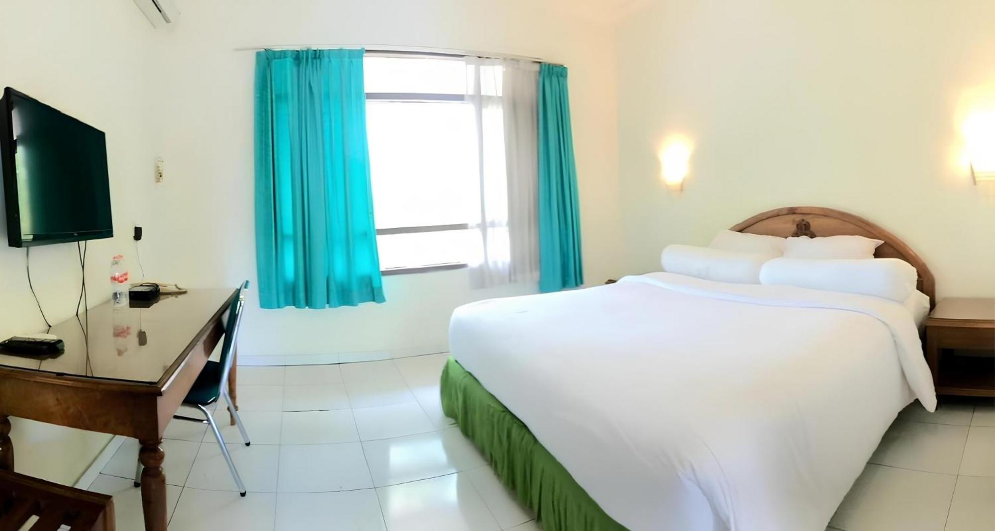 Front One Resort Indraloka Temanggung Eksteriør billede